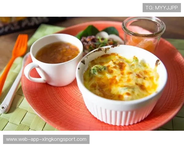 老詹训练馆边吃水果，粉丝：这饮食太健康